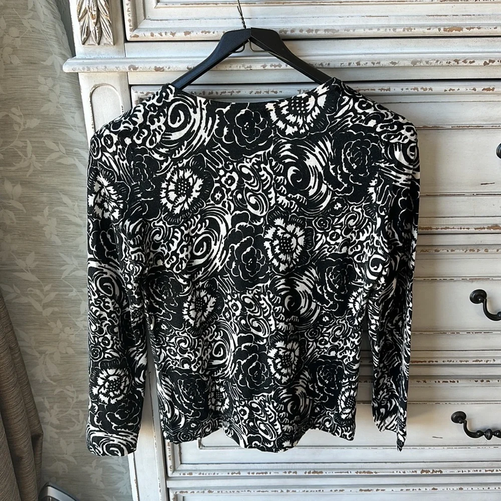 Talbots women’s cardigan sweater size Medium. Excellent condition - Picture 3 of 3